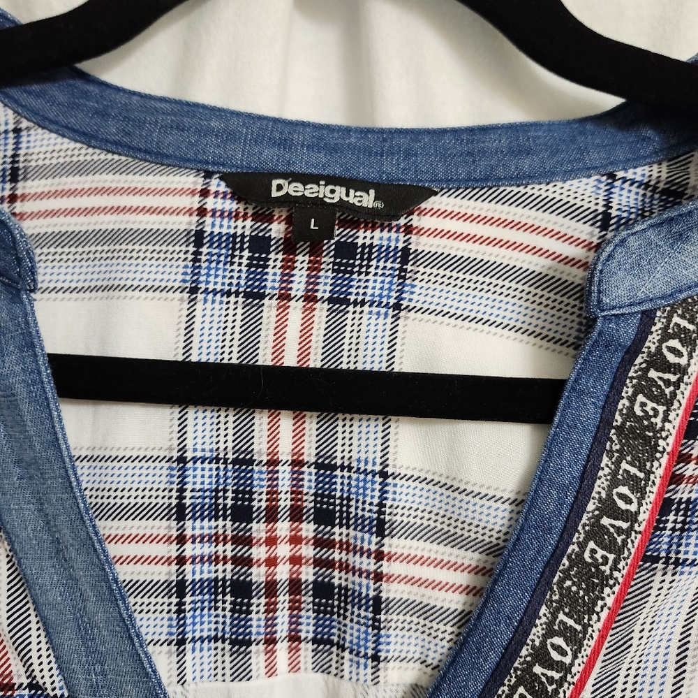 Desigual BNWOT.  Size Large. Price is firm.